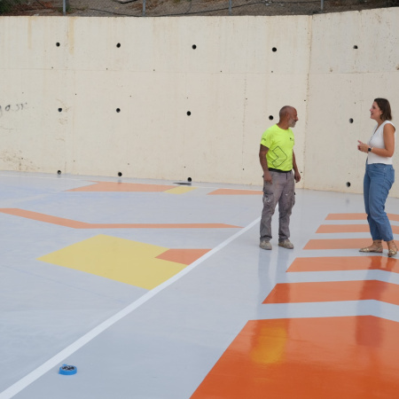 El Ayuntamiento de Las Palmas de Gran Canaria moderniza la pista deportiva de Casablanca I con un diseño artístico singular