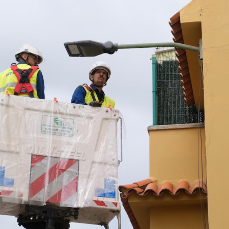 El Ayuntamiento de Las Palmas de Gran Canaria destina 765.000 euros a la modernización del alumbrado de La Isleta y Las Coloradas con la instalación de más de 1.500 luminarias LED