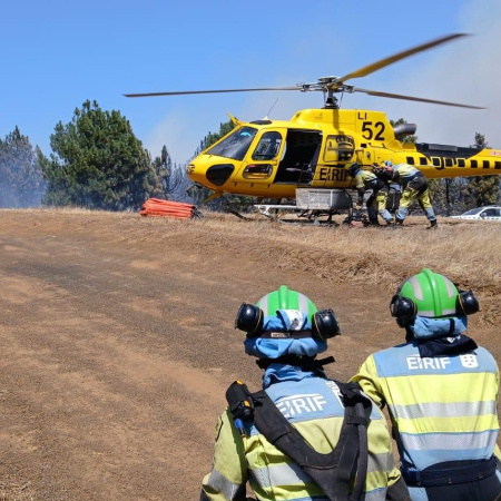 Zapata resalta la prevención y la coordinación aérea en el control de los conatos de incendio forestal en El Hierro