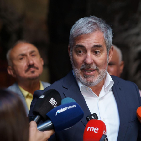 Clavijo pide máxima celeridad en el reparto de menores tras solicitar la contingencia migratoria extraordinaria