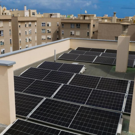 La Comunidad Energética de Siete Palmas avanza con 25 instalaciones solares en once edificios del barrio