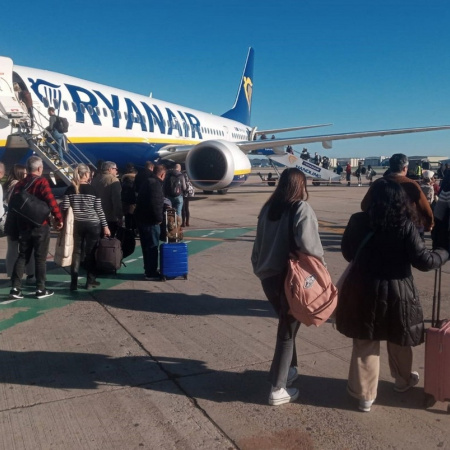 Lope Afonso prevé poco impacto en Tenerife del recorte de plazas de Ryanair y lo vincula a la subida de tasas de Aena