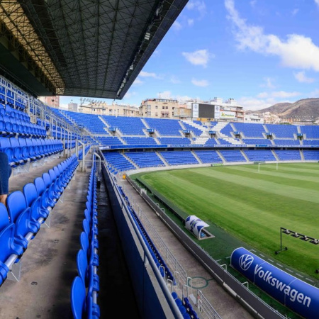 El Cabildo de Tenerife concluye la colocación de los nuevos asientos autoabatibles del estadio Heliodoro Rodríguez López