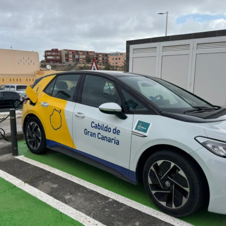 El Cabildo y el Ayuntamiento de Telde refuerzan su colaboración con cinco puntos de recarga y un proyecto fotovoltaico en La Garita