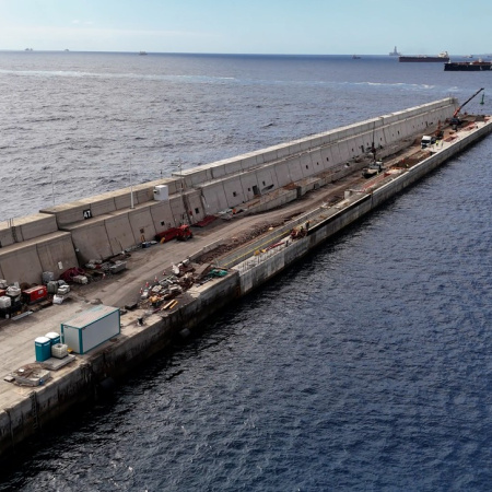 Finaliza la construcción del espaldón en la 4ª fase del Dique de La Esfinge