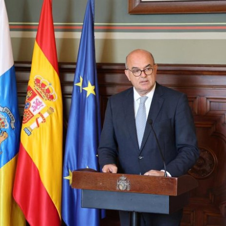 El delegado del Gobierno en Canarias culpa al Ejecutivo regional de enviar 8 expedientes de migrantes mayores de edad