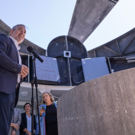 Clavijo: “Gracias a las ventajas fiscales de Canarias el sector privado genera economía a través de la ciencia”