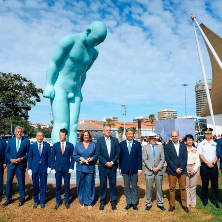 El Puerto de Las Palmas y Corea estrechan lazos con la inauguración del Greetingman, una escultura símbolo mundial de paz y amistad