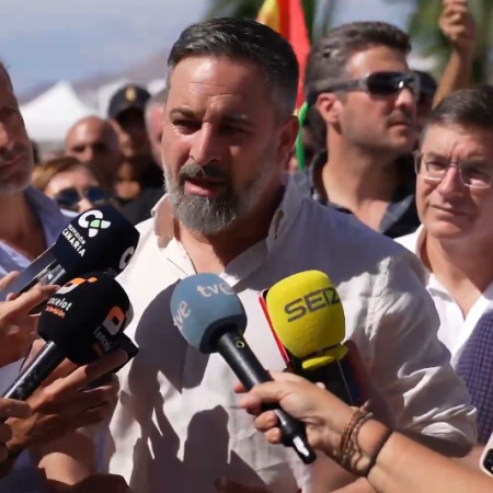 Santiago Abascal responsabiliza a Clavijo de la "inseguridad y violaciones" en Canarias a través de la migración