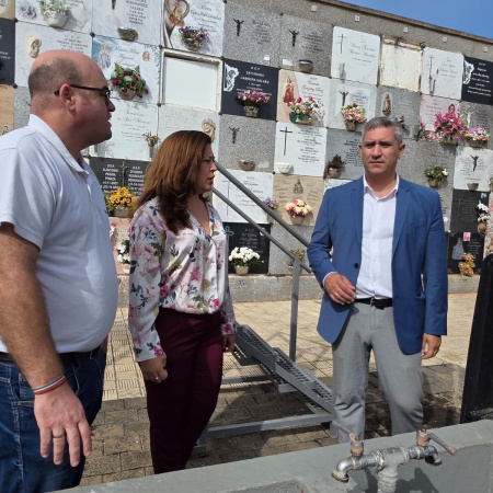 La Laguna refuerza la limpieza y el mantenimiento en los cementerios municipales con motivo de Todos los Santos