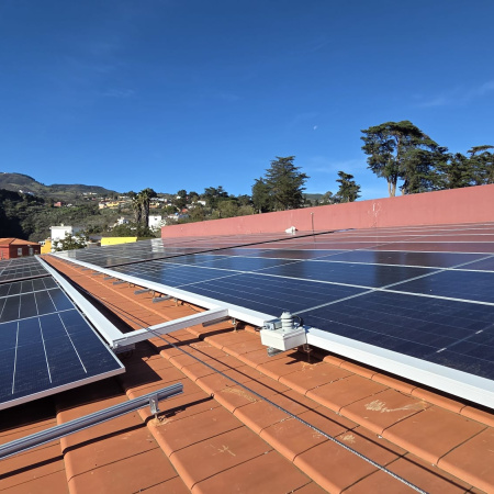 El Cabildo inaugura una planta fotovoltaica de 70 kilovatios en la Bodega Insular de Gran Canaria