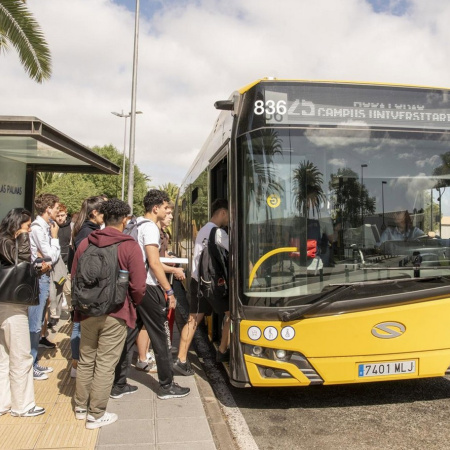 Los viajeros en guagua en Canarias crecen un 6% en octubre, hasta los 9,8 millones