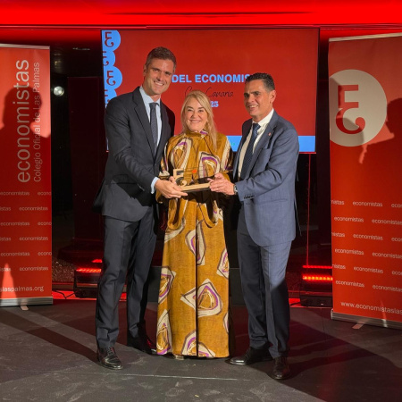 La doctora en Economía Rosa Rodríguez, Economista de Honor del Colegio de Las Palmas