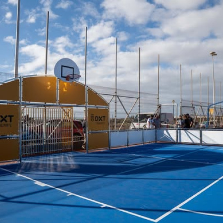 Las Rosas, en Arona, estrena una nueva pista multideportiva