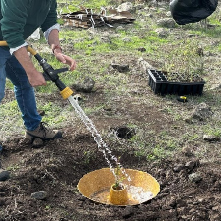 El Cabildo de Gran Canaria prueba prototipos de retenedores de agua fabricados a partir de residuos de platanera