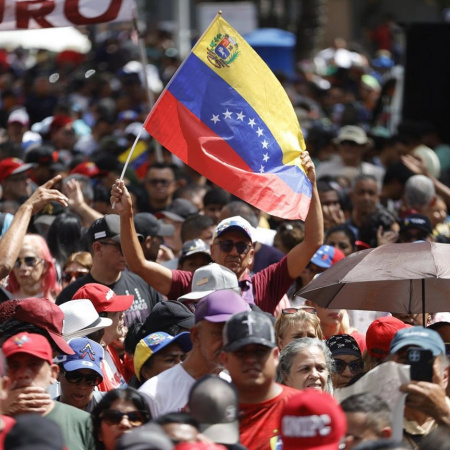 El Gobierno canario mantiene la "prudencia" con Venezuela y se enfoca en garantizar ayudas básicas a los 70.000 isleños