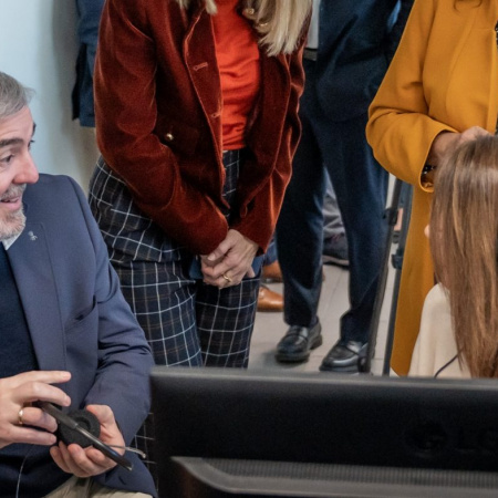 Clavijo: “Los nuevos canales de comunicación del 012 permiten acercar más la Administración a la población”