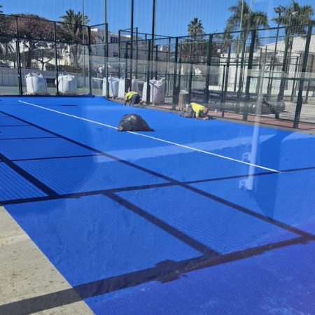 Agaete renueva el césped de sus pistas de pádel y busca convertirse en referente en el noroeste