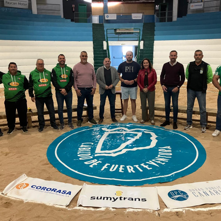 La final de la liga insular de lucha canaria masculina se disputa en el terrero de Tetir