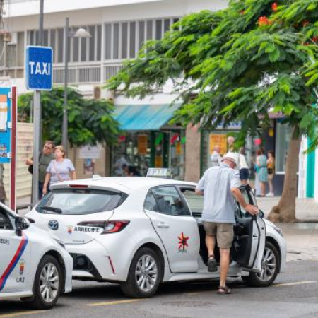 El Ayuntamiento de Arrecife convoca las pruebas para la obtención del permiso de conducir taxis con 68 personas admitidas