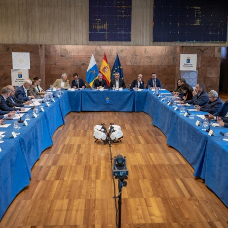 La Fecai y la Fecam apoyan el 'Decreto Canarias', pero aportarán "mejoras" para que "ninguna isla se quede atrás"