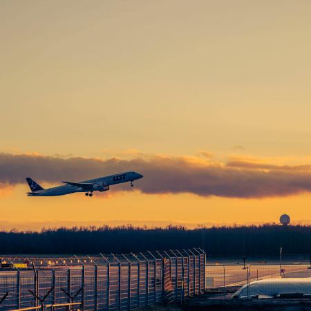 Sube el número total de pasajeros en los aeropuertos de Canarias en enero mientras bajan los vuelos que operan con la península
