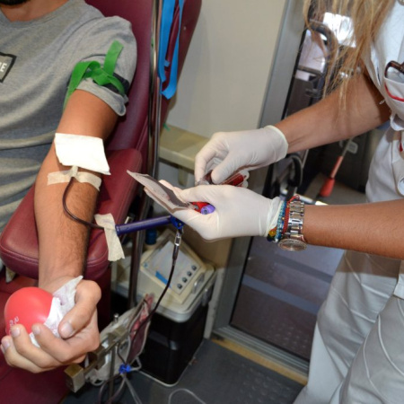 El SCS incide en la importancia de donar sangre y recuerda que cuenta con más de 25 puntos fijos y móviles en Canarias