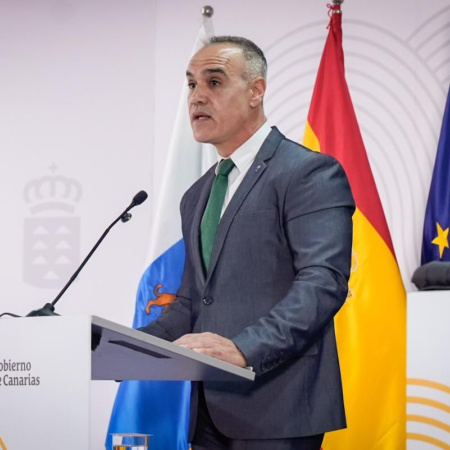 El comisionado confía en que Canarias asuma nuevas competencias de su REF y pide al Estado una hoja de ruta clara