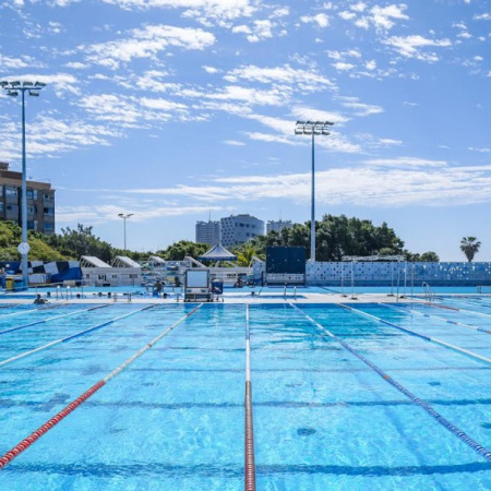Santa Cruz lleva a cabo obras de mejora de los espacios de la piscina Acidalio Lorenzo