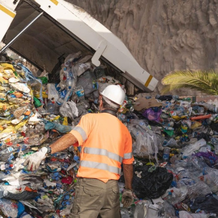 El Complejo Ambiental de El Revolcadero de La Gomera facilita el reciclaje de 677 toneladas de residuos durante el último año