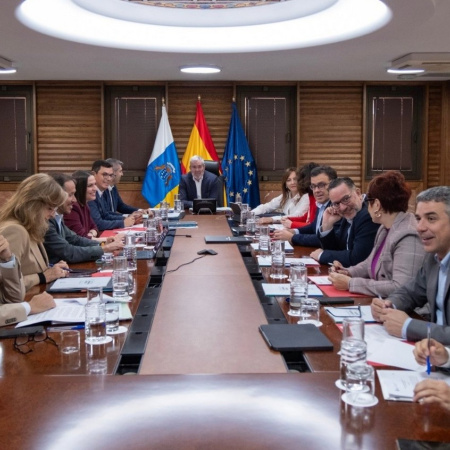 Canarias aprueba un protocolo que coordinará el uso de drones durante las emergencias