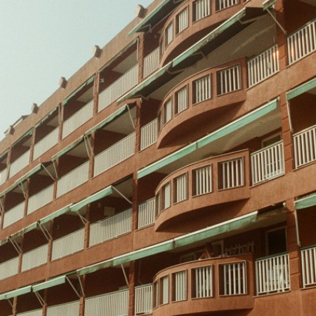 El Gobierno de Canarias elimina el sorteo para adjudicar vivienda pública y exigirá doce años de arraigo