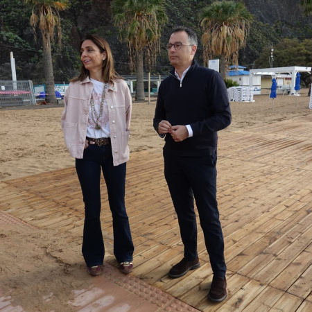 Santa Cruz avanza en las obras de mejora de la accesibilidad en la playa de Las Teresitas