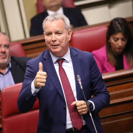 PSOE canario propone bonificar carburante, deducciones en el IRPF y rebaja temporal del IGIC ante la guerra en Irán