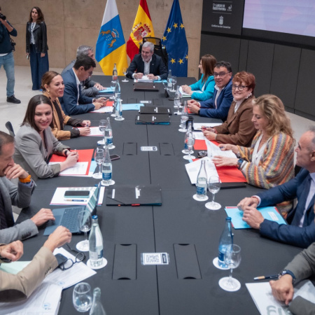 Canarias tilda las medidas de Sánchez por la guerra de Irán de "fiasco" porque se "olvidan" de la CCAA