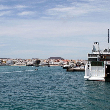 Los puertos canarios registran casi 6 millones de movimientos pasajeros en 2025