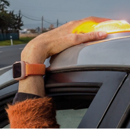 Tráfico recuerda la obligatoriedad de utilizar la baliza V-16 en caso de incidencia en las carreteras esta Semana Santa