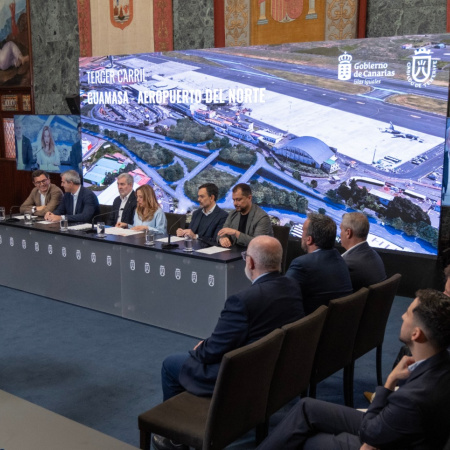 Clavijo refuerza su compromiso con la mejora de la movilidad con el proyecto del tercer carril de la TF-5