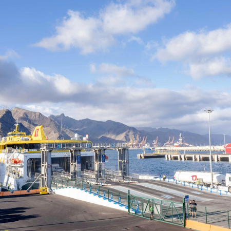 Crece el número de pasajeros que utilizaron los puertos de Canarias en febrero