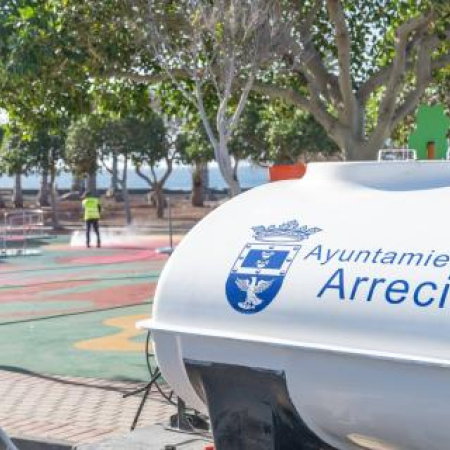 El Ayuntamiento de Arrecife redobla la higiene y limpieza de los parques infantiles