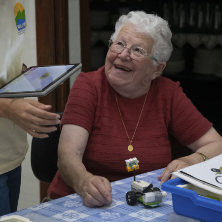Un innovador proyecto canario busca romper la brecha tecnológica generacional