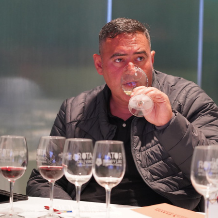 El XXX Concurso Oficial de Vinos de Gran Canaria del Cabildo entra en su recta final, tras las catas de los 46 caldos que optan a los premios