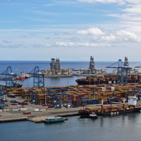 El Puerto de Las Palmas registra 100% de ocupación con la llegada de nuevos buques como el Castrone, uno de los mayores del mundo especializado en tendido de tubos submarinos