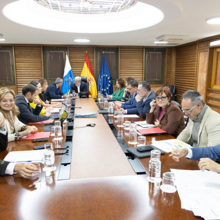 Canarias pide una comunicación fluida con Estado ante un posible desabastecimiento de queroseno por la guerra