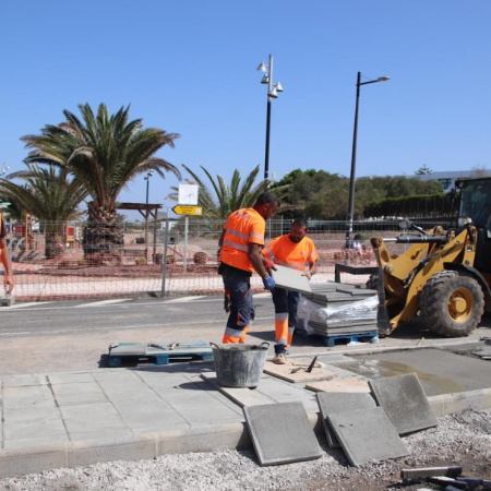 Playa Blanca gana 100 plazas de parking con la primera fase de rehabilitación de la Avenida Papagayo