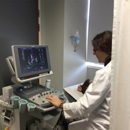 Sanidad adjudica 37 ecógrafos por más de tres millones de euros para hospitales del SCS