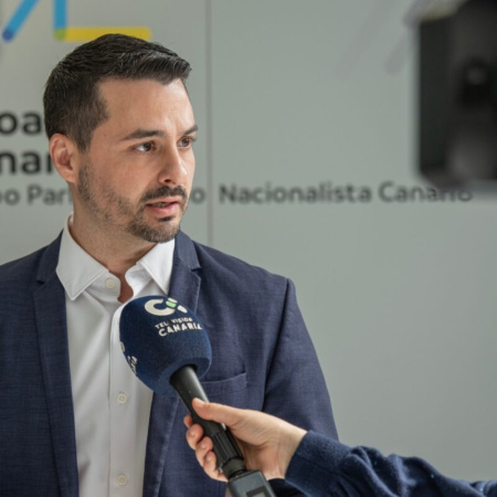 CC exige al PSOE que defina ya si está con Canarias y su Estatuto o con AENA