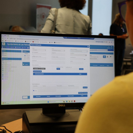 El Ayuntamiento de Las Palmas de Gran Canaria activa en La Isleta la tramitación de certificados de vulnerabilidad para la regularización extraordinaria