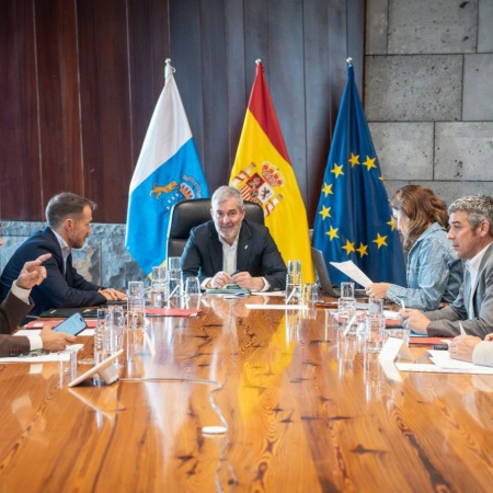 Canarias aprueba un plan presupuestario prudente hasta 2029 ante la incertidumbre estatal