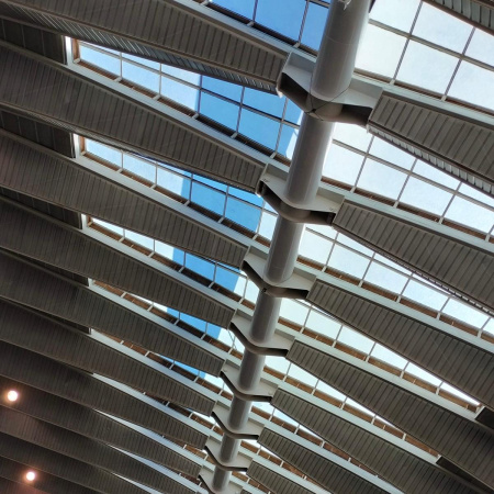 El Recinto Ferial de Tenerife moderniza su gran cubierta para ganar luminosidad y eficiencia